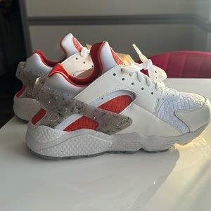 NWT Nike Air Huarache 11.5